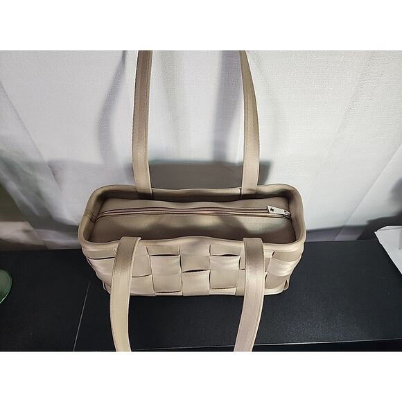 Harveys Seatbelt Shoulder Bag Purse Medium Beige Tan Original Seatbeltbag Tote - Picture 4 of 9